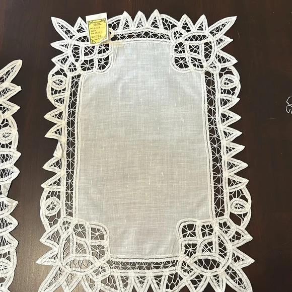 Set of 4 Linen/Cotton White Battenberg Lace Placemats and Napkins - Picture 8 of 12